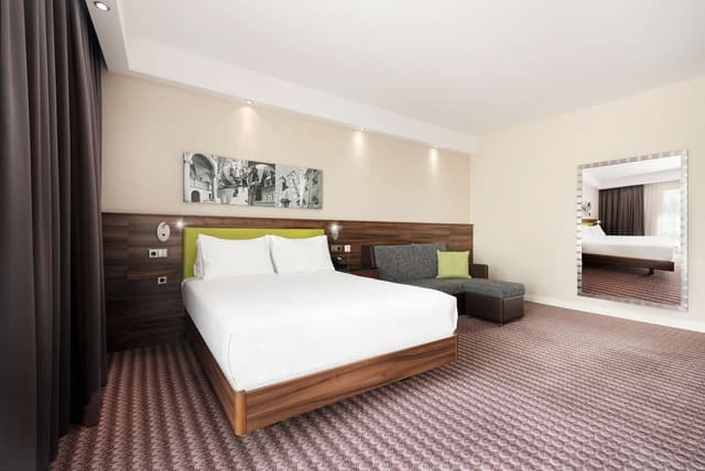 QUEEN ACCESSIBLE ROOM