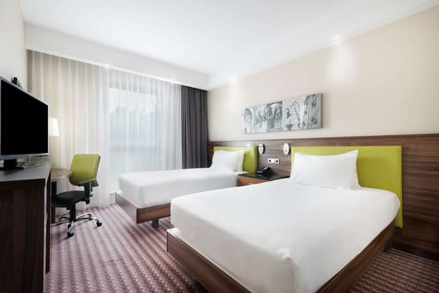 TWIN ROOM