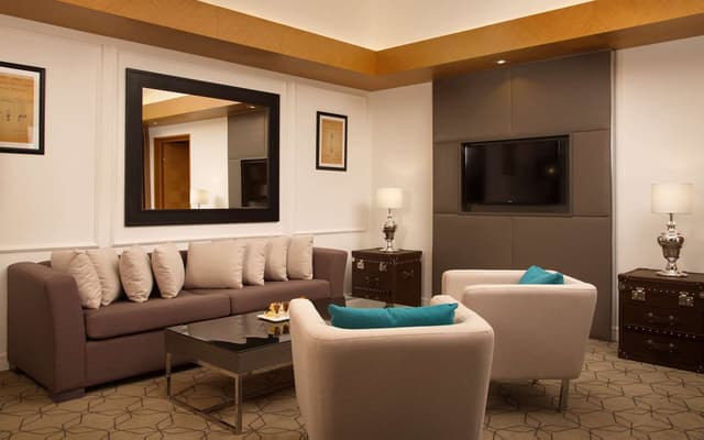 KING ONE BEDROOM SUITE