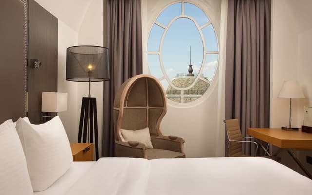 KING ONE BEDROOM SUITE