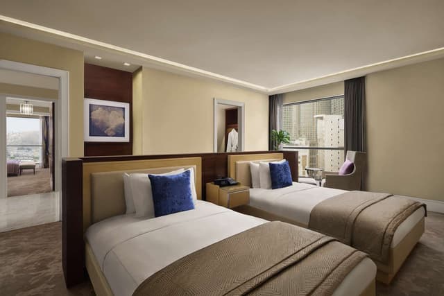 ROYAL SUITE WITH PARTIAL KAABA VIEW