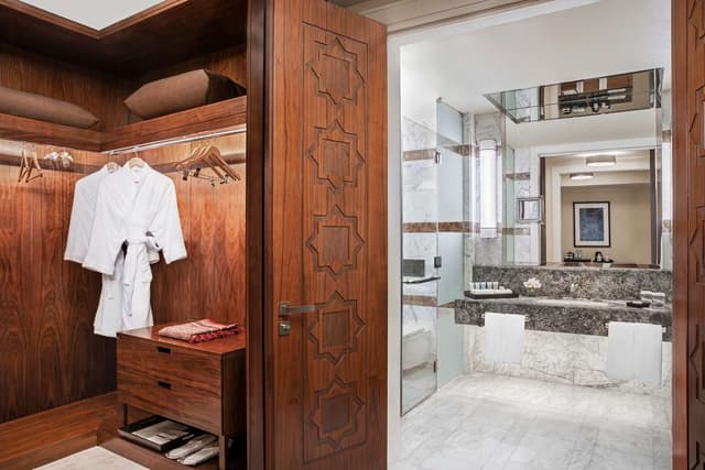 ROYAL SUITE WITH PARTIAL KAABA VIEW