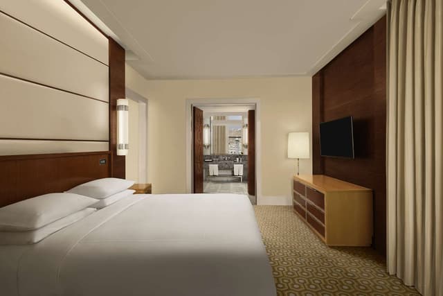 KING DELUXE SUITE HARAM WITH LOUNGE ACCESS