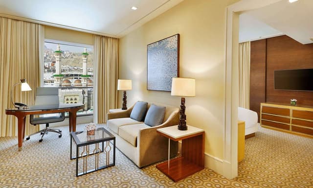 KING DELUXE SUITE HARAM WITH LOUNGE ACCESS