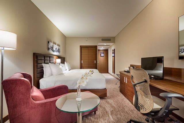 TWIN ROOM