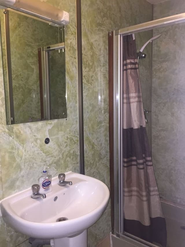 Basic Twin Room, Shared Bathroom