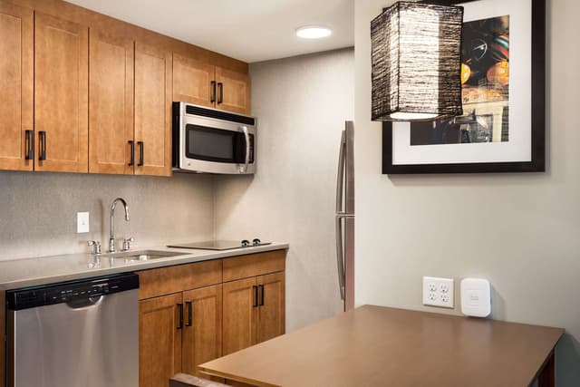1 KING BED 1 BEDROOM SUITE NONSMOKING