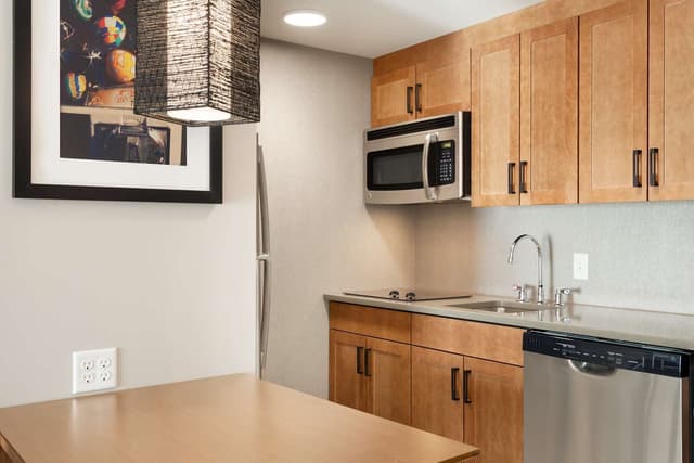 2 QUEEN BEDS 1 BEDROOM SUITE NONSMOKING
