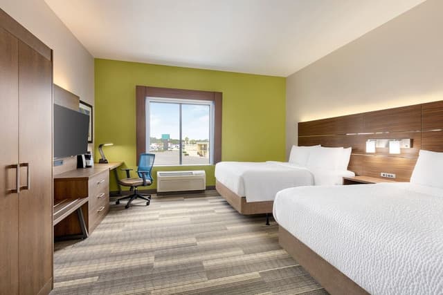 Standard Room, 2 Queen Beds, Accessible (Communications, Roll-In Shower)