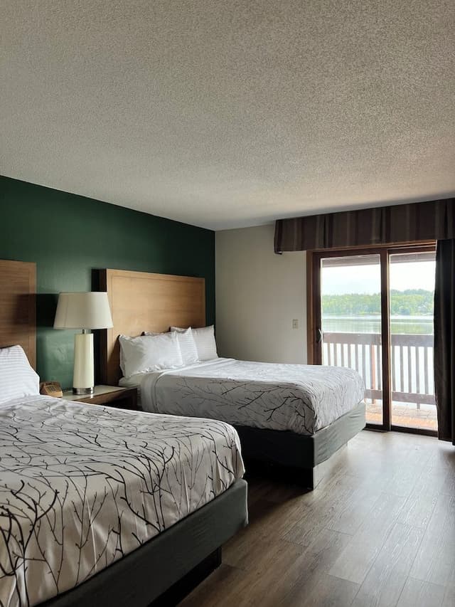 Room, 2 Queen Beds, Lake View