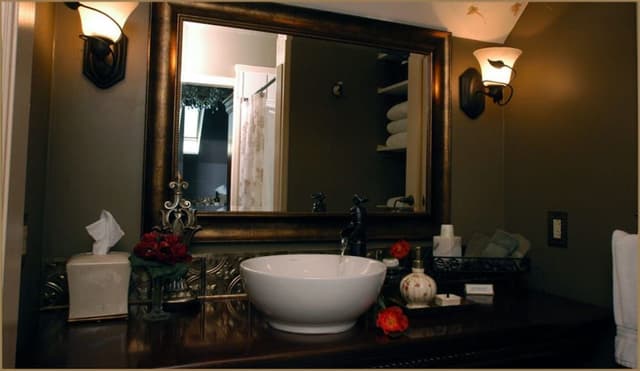 The English Manor Suite (Mountain, Garden and Pool Views)