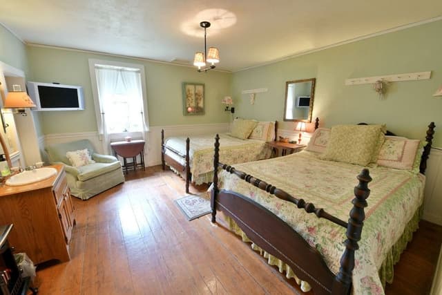 Hummingbird Room