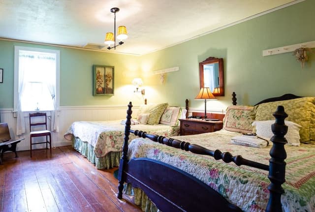 Hummingbird Room