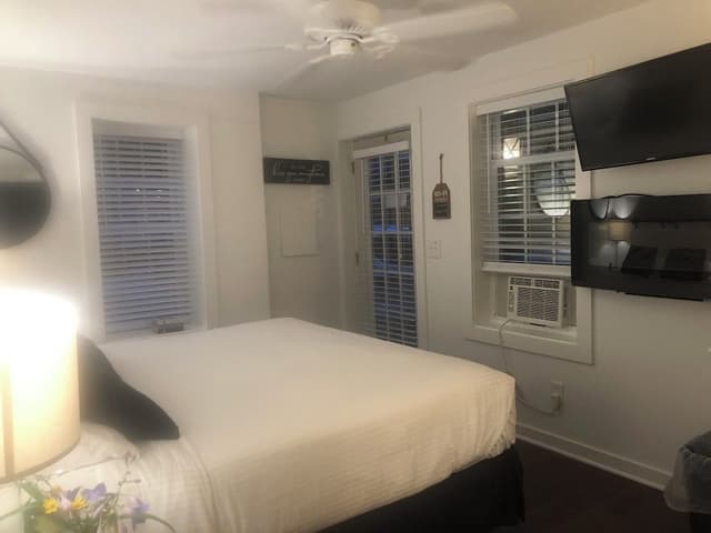 Room, Private Bathroom (Doris & Ernie Peltz)
