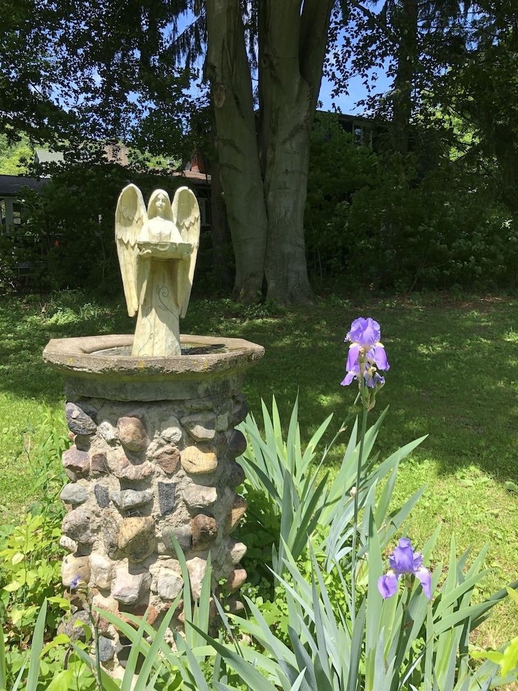 18 Vine Inn & Carriage House2