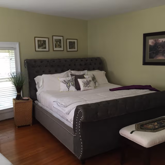 Room, Private Bathroom (Alexander Graham Bell)