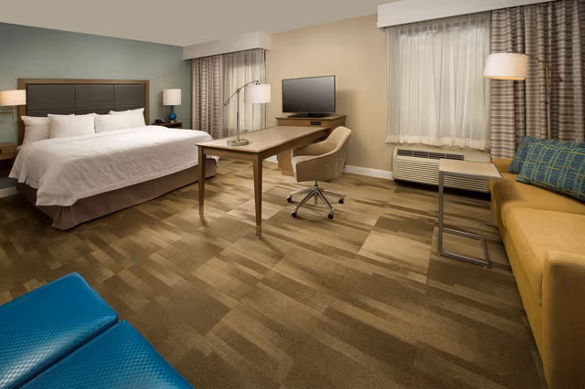 1 KING MICROWV/FRIDGE/WET BAR STUDIO SUITE NS