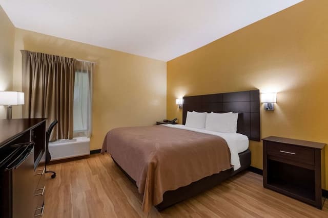 1 King Bed, Accessible, Non Smoking