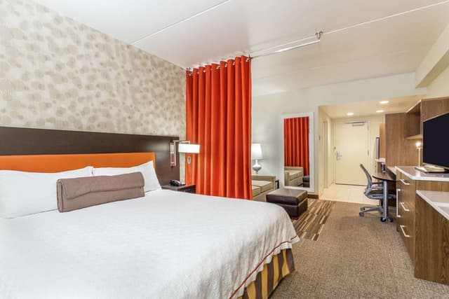 1 KING BED STUDIO SUITE NONSMOKING