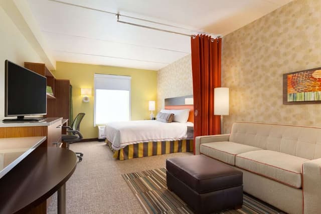 1 KING BED STUDIO SUITE NONSMOKING