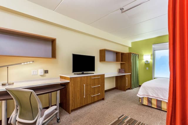 1 KING BED STUDIO SUITE NONSMOKING