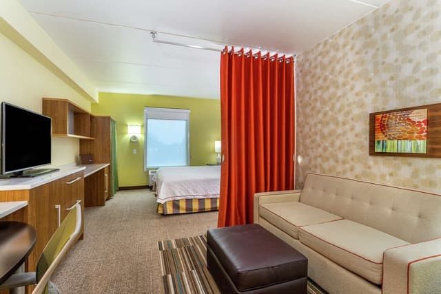 1 KING BED STUDIO SUITE NONSMOKING