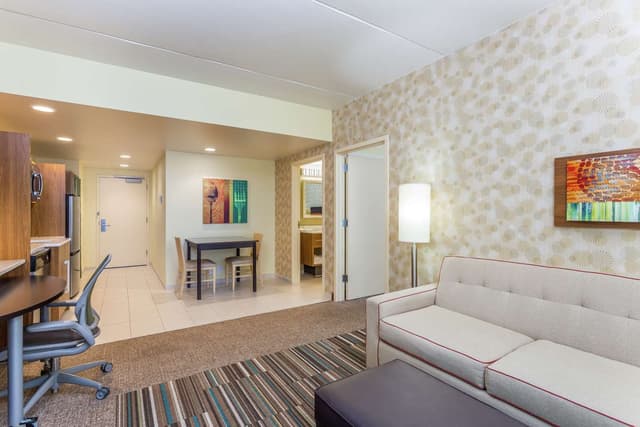 1 QUEEN BED 1 BEDROOM SUITE NONSMOKING
