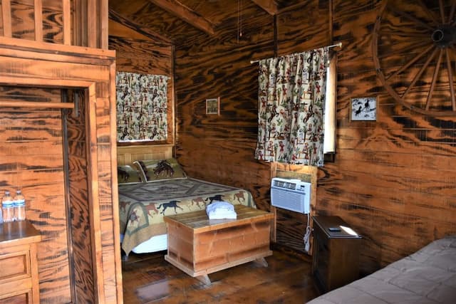 Cabin (Medium Pine)