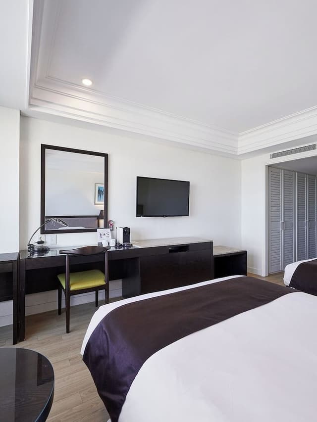 Deluxe Twin Room, Ocean View (Semi Double1+Single1 or Single2, ROH)