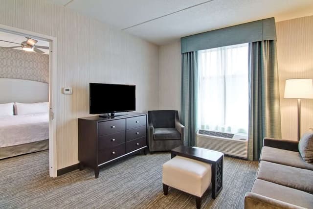 1 KING BED 1 BEDROOM SUITE NONSMOKING