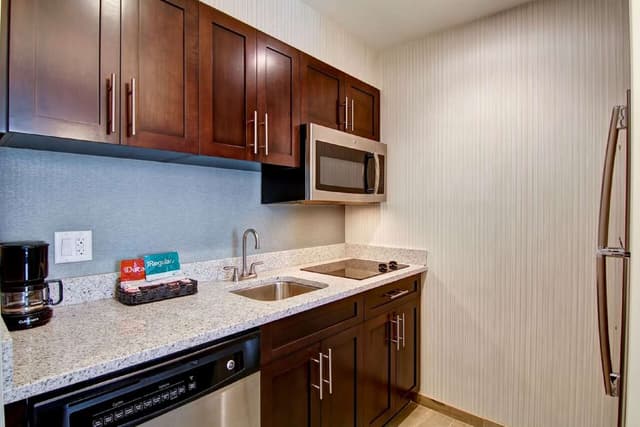 1 KING BED 1 BEDROOM SUITE NONSMOKING