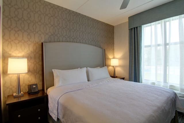 1 KING BED 1 BEDROOM SUITE NONSMOKING