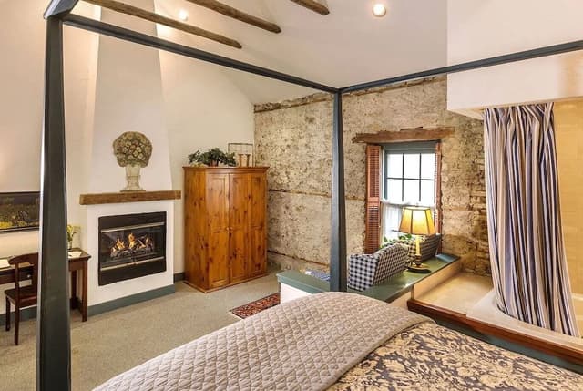Room, 1 Queen Bed, Fireplace