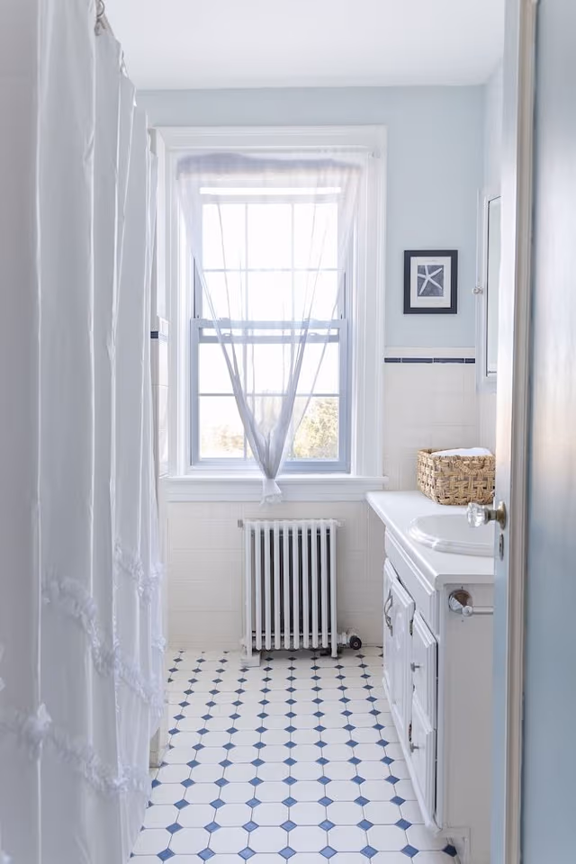 Room (Queen room)