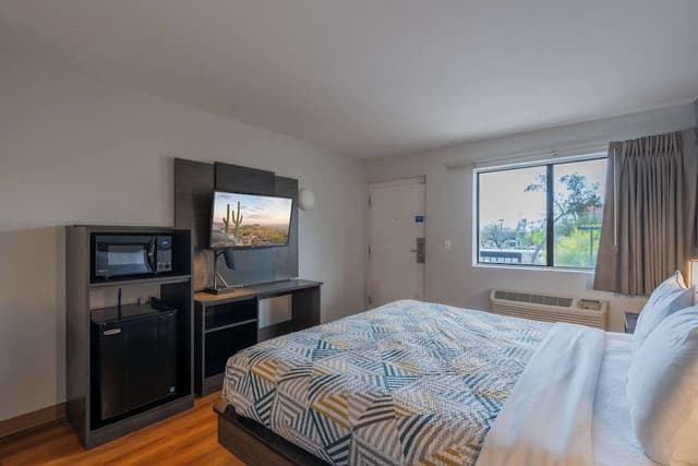 Standard Room, 1 Queen Bed, Smoking