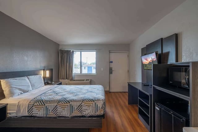 Standard Room, 1 King Bed, Smoking