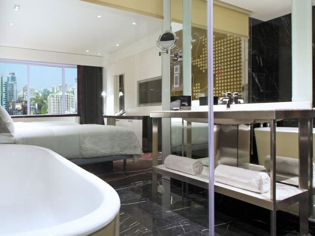 Club Room, 1 King Bed, River View