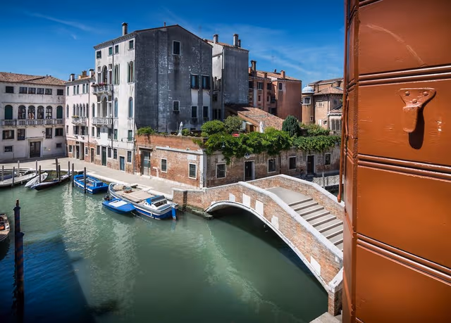 Deluxe Room, Canal View