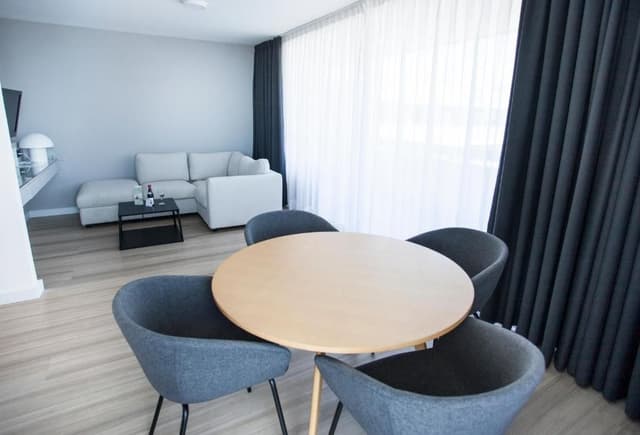 Suite Vista Piscina (2 Adultos)