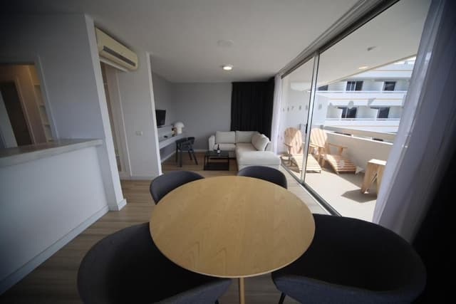 Suite Vista Piscina (2 Adultos)