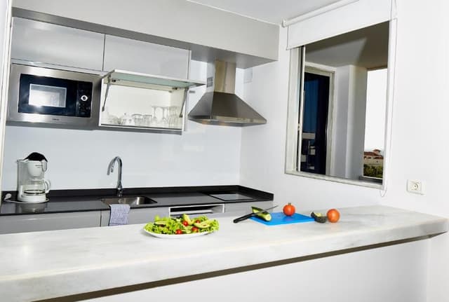 Suite Vista Piscina (3 Adultos)