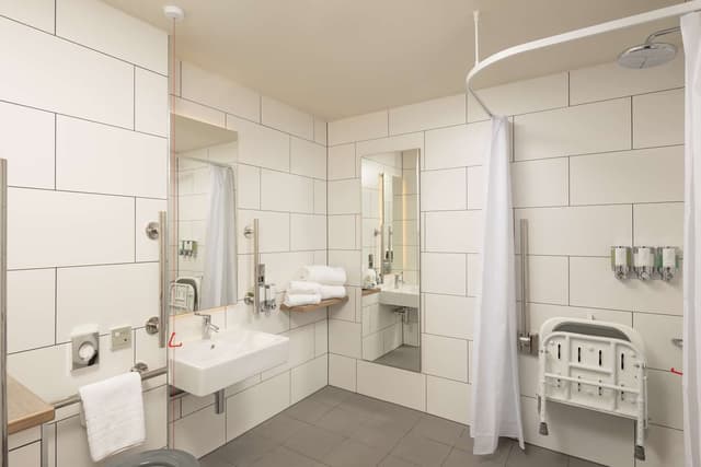 QUEEN ACCESSIBLE ROOM