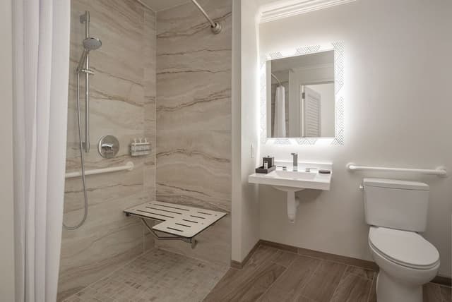 Suite, 1 Bedroom (Creekside Amara, Roll-in)