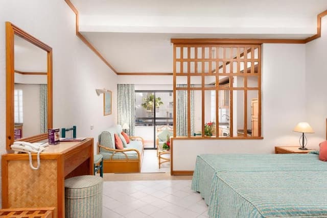 Deluxe Room (4 pax)