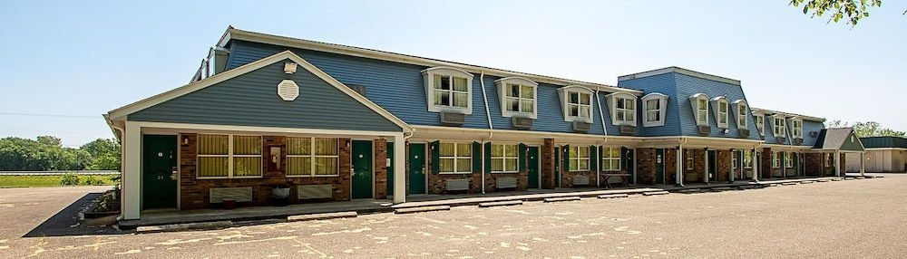 Country Squire Inn & Suites1