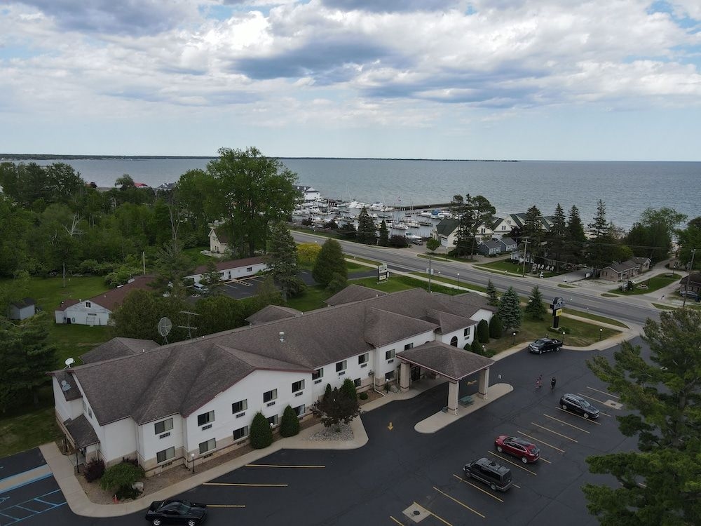 Bay Inn0