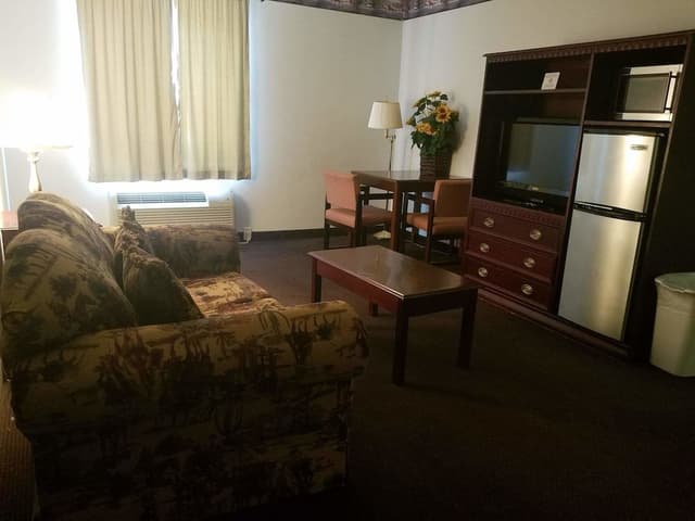 King Living Room Suite Non Smoking