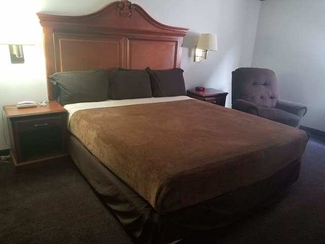 King Living Room Suite Non Smoking