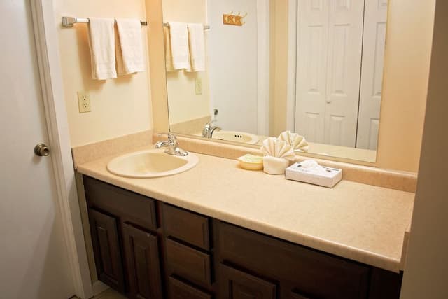 Condo, 2 Bedrooms (402)