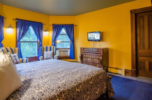 Panoramic Room, 1 King Bed, Private Bathroom, Garden View